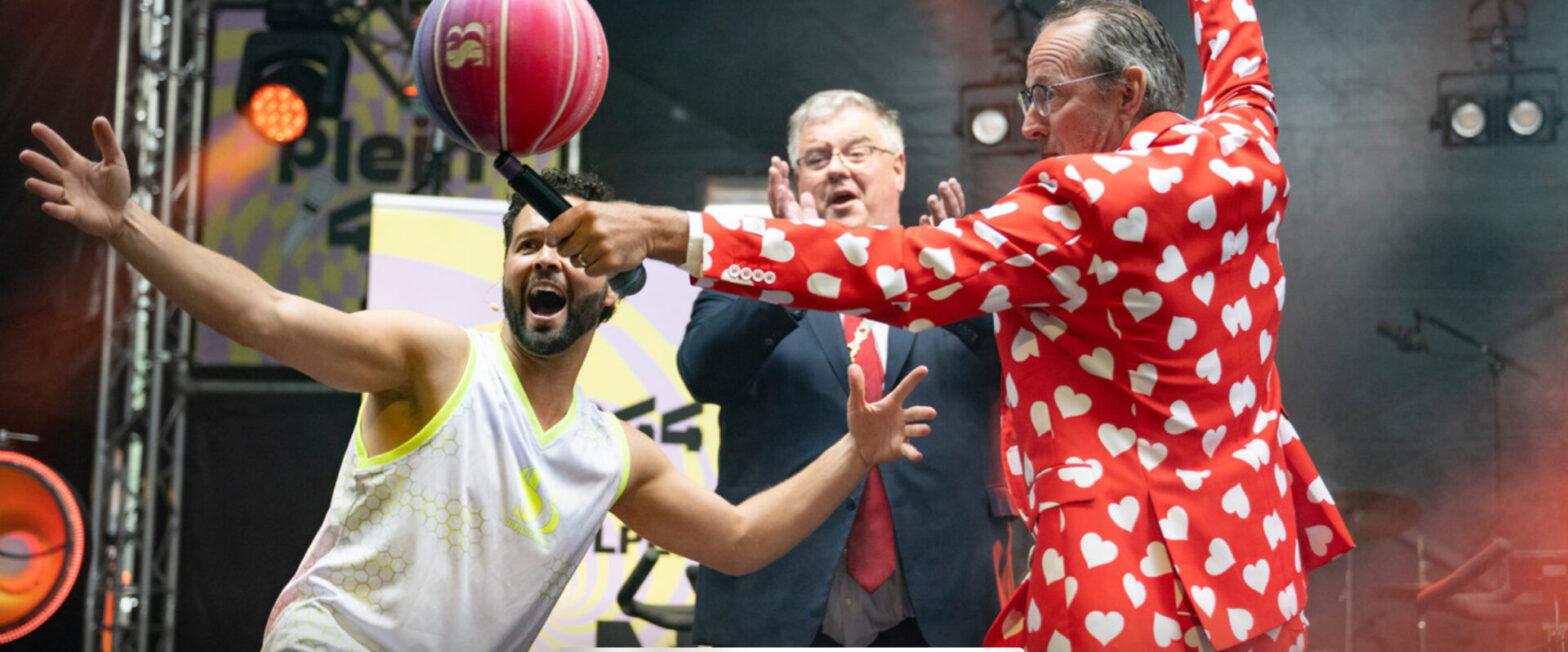 Showcase Basketball opening samen met burgemeester Bruls de nijmeegse vierdaagsefeesten van 2024 op een spectaculaire manier
