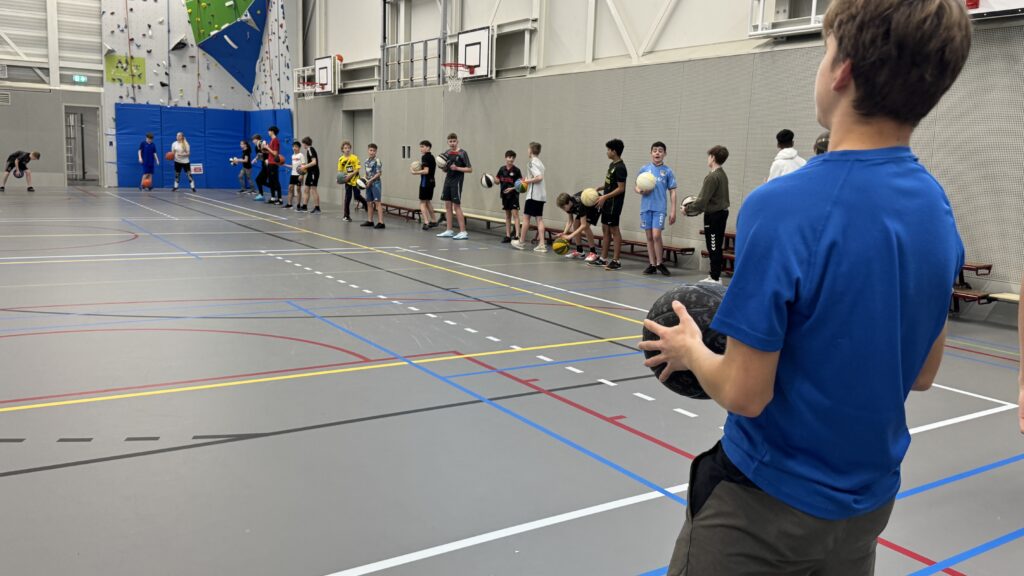 Pax Christi College Gorinchem lustrum viering met showcase basketball