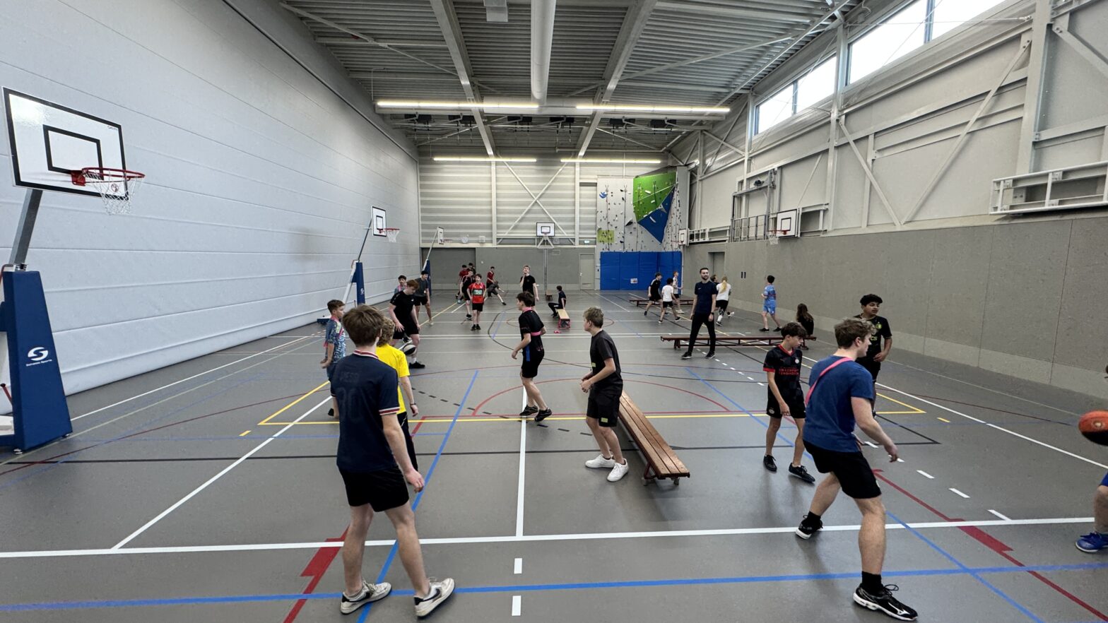3x3 basketbal is hot Pax Christi College Gorinchem lustrum viering verzorgd door showcase basketball