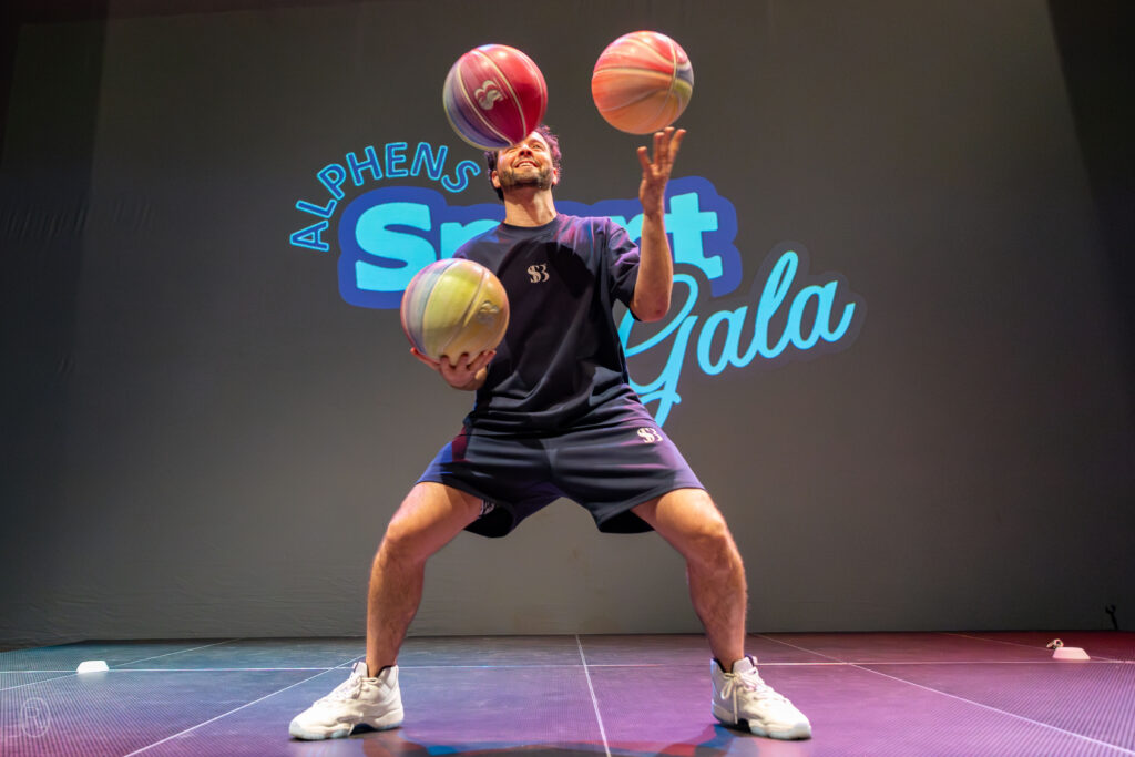 Sport gala Alphen aan den Rijn 3 ball juggle door showcase basketball Galdino haime