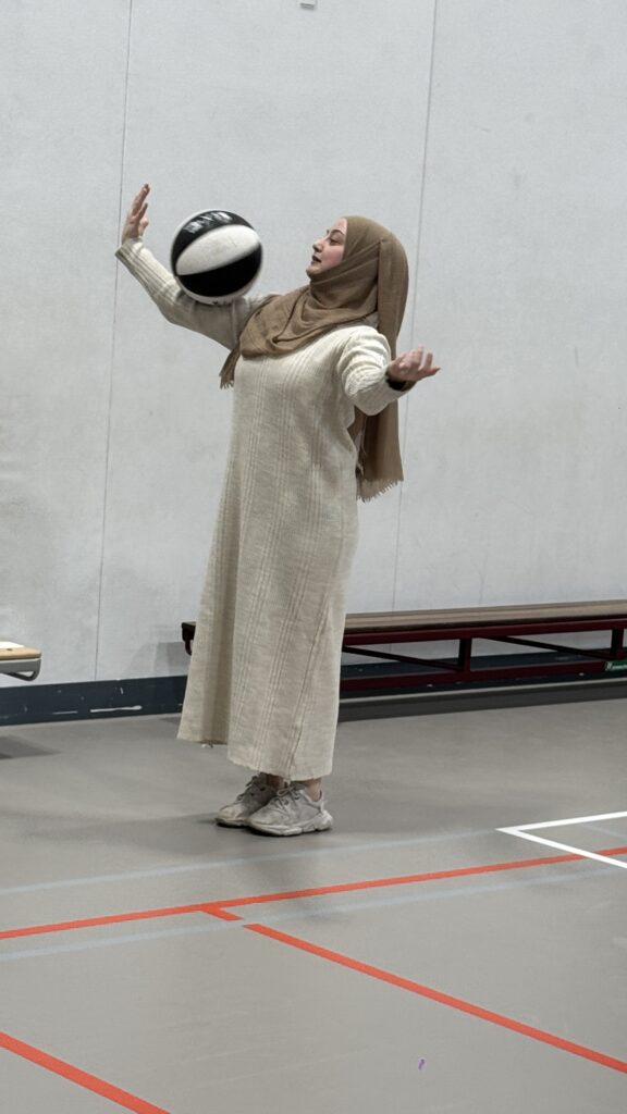 leer de trick van showcase basketball