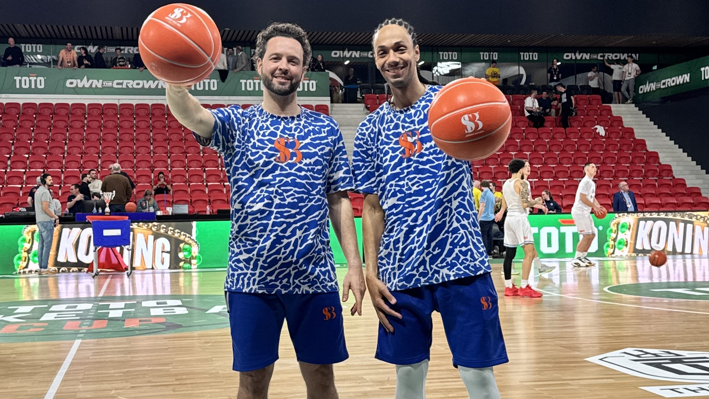 Showcase basketball en Michael evolution doen weer een halftime show met de own the crown toto divisie cup basketbal 2025 in sportcampus zuiderpark